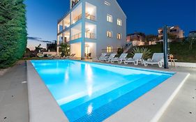 Apartment Deluxe Villa Carlotta